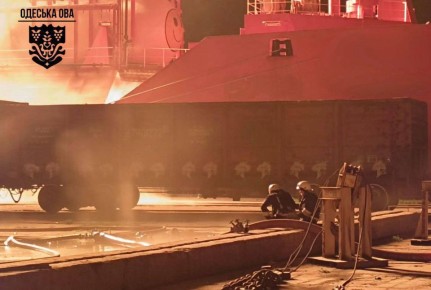 Опубликованные Одесской ОВА фотографии повреждённой портовой инфраструктуры в Измаиле в результате массированного удара дронов-камикадзе «Герань-2»