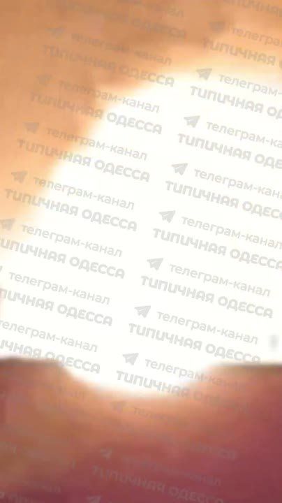 Мощный пожар в порту Измаила после атаки на цели в Одесской области