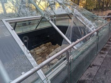 Непонятно, как в комендантский час по городу гуляют вандалы, а не патрули