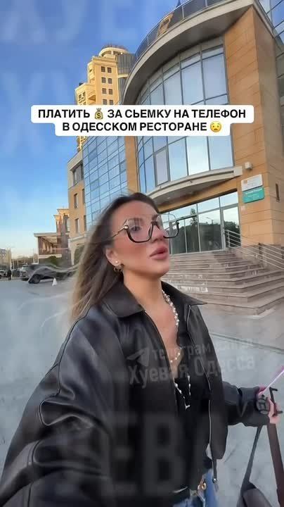 В ресторане в Одессе требуют деньги за съёмку на телефон