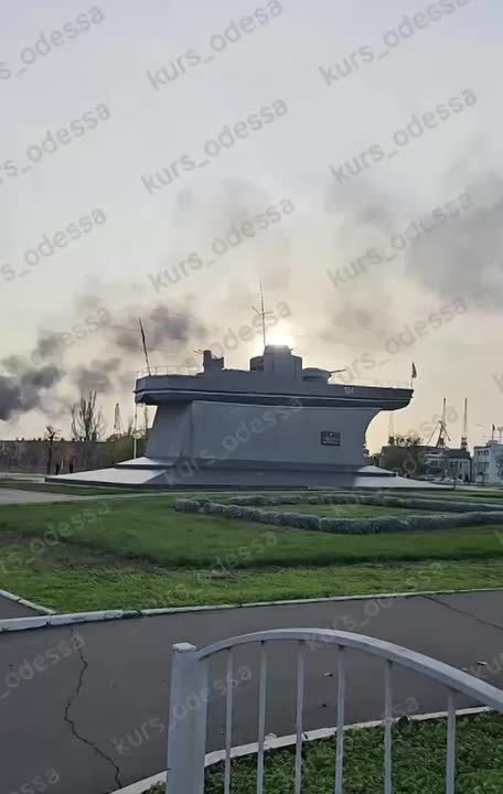 Танкер со сжиженным газом в порту Измаила продолжает гореть