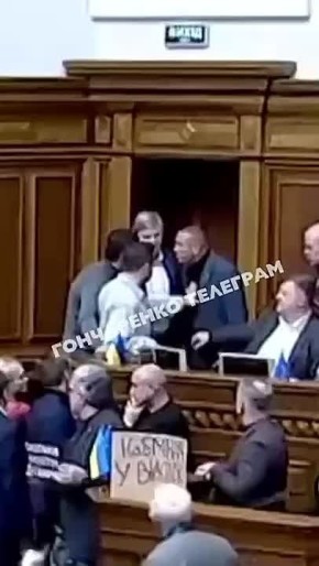 В Раде между депутатами произошла перепалка