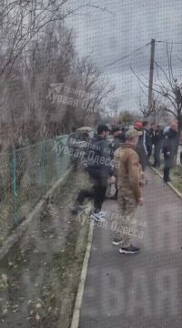 Государство геноцида. В Балте Одесской области во время полицейской погони автомобиль сбил женщину с детской коляской