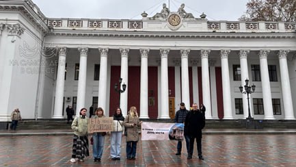 Йододефицитные на марше. Так называемый горсовет вчера утвердил так называемый новый Устав города — вроде как юридическую основу для окончательного превращения Одессы в рагульский хутор