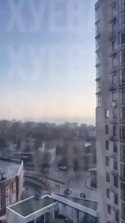 Во время массовой в Одессе беспилотник спикировал в строящуюся многоэтажку