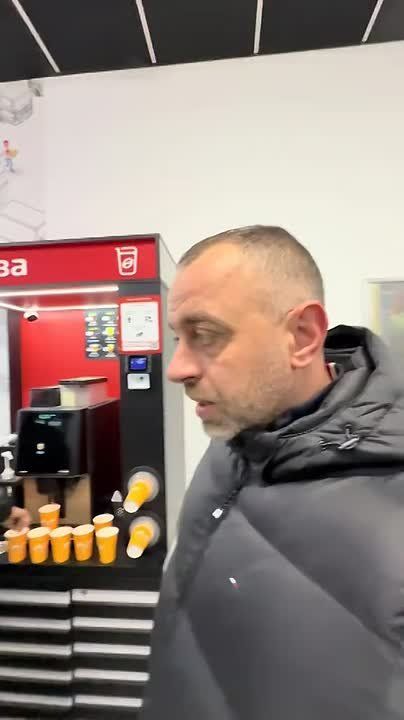 Одесситы сняли антирекламу покупки кофе на заправках