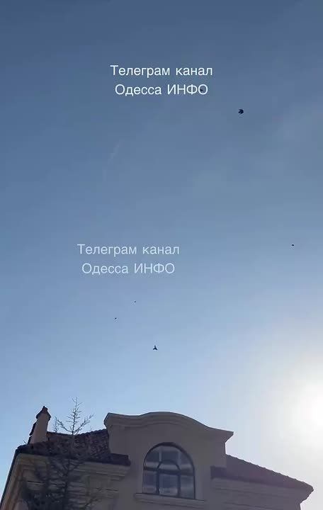 Украинское ПВО сбивает "Герани" над жилыми домами в Одессе