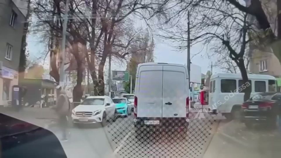 В Одессе "ухилянт" сбежал прямо из буса ТЦК