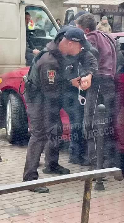 "Пожалуйста, люди дорогие, помогите!"