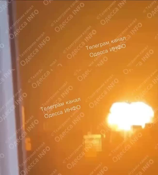 Одесса. Вот что бывает, когда украинские мобильные огневые группы ПВО сбивают "Герани" на пути к цели