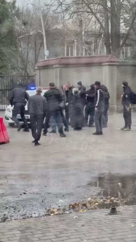 Хроника гражданской войны. Пособники ТЦК из Нацполиции крутят очередного парня