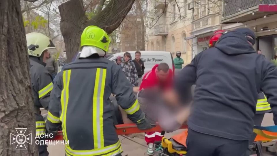 В жилом доме в центре Одессы рухнул балкон