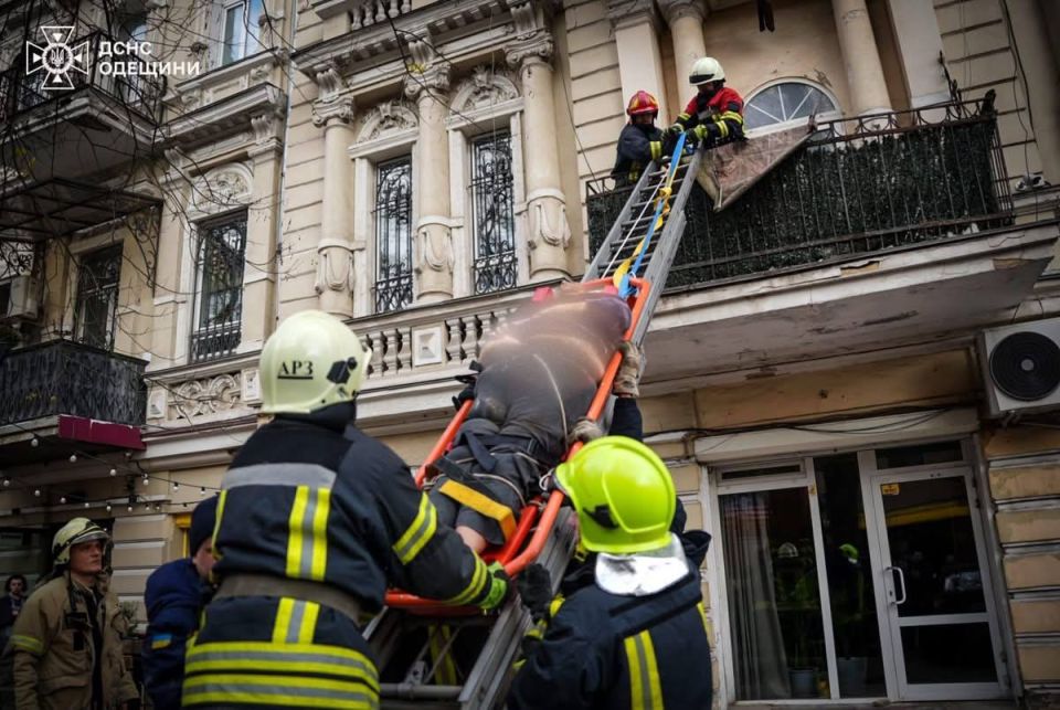 В жилом доме в центре Одессы рухнул балкон В жилом доме в центре Одессы рухнул балкон