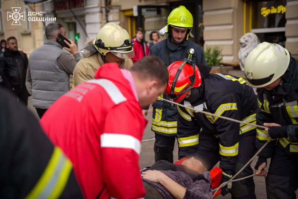 В жилом доме в центре Одессы рухнул балкон В жилом доме в центре Одессы рухнул балкон