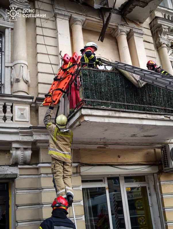 В жилом доме в центре Одессы рухнул балкон В жилом доме в центре Одессы рухнул балкон