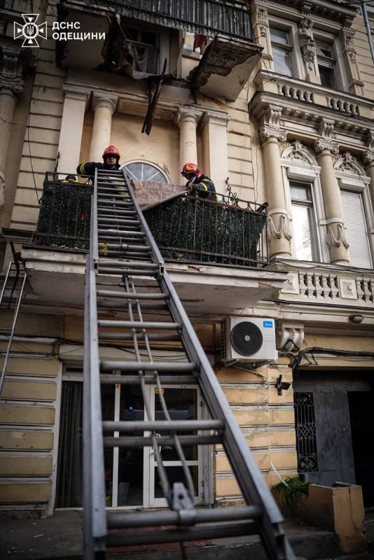 В жилом доме в центре Одессы рухнул балкон В жилом доме в центре Одессы рухнул балкон