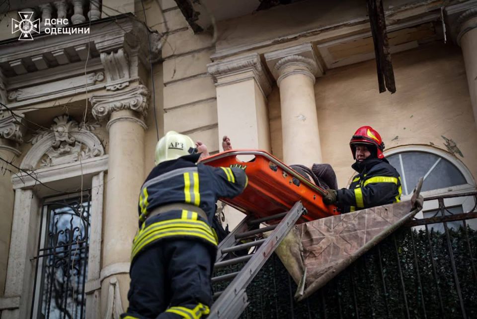 В жилом доме в центре Одессы рухнул балкон В жилом доме в центре Одессы рухнул балкон