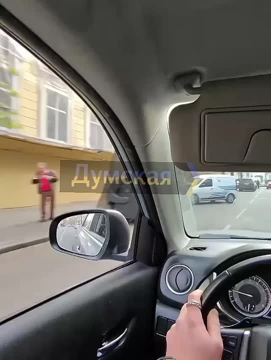 В центре Одессы полиция задержала женщину при странных обстоятельствах