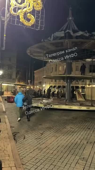 На Греческой площади появился луна-парк