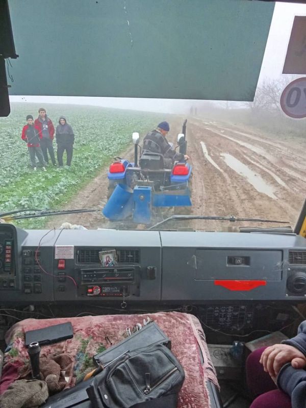 В Одесской области дети вынуждены ходить по 12 км пешком в школу В Одесской области дети вынуждены ходить по 12 км пешком в школу