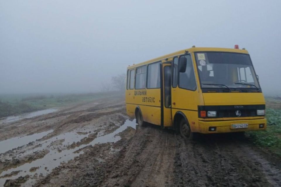 В Одесской области дети вынуждены ходить по 12 км пешком в школу В Одесской области дети вынуждены ходить по 12 км пешком в школу