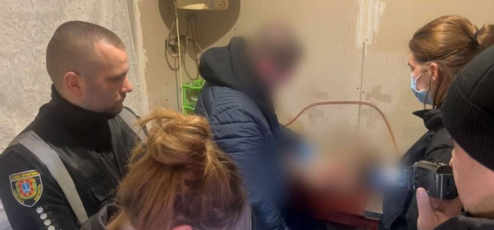 Почти 10 лет тюрьмы дали одесситам за смерть младенца в морозильнике