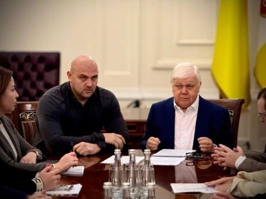 Одесса: Нацист разрушает город, а бывший коммунист на подхвате это оправдывает