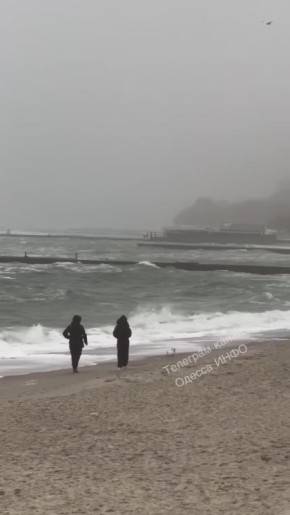 Последний осенний день на одесском побережье был такой