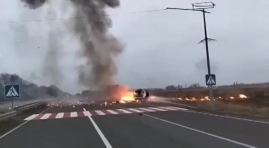 Наглядная демонстрация, как ВС РФ "Геранями" с видеонаблюдением ловят мобильные расчеты ПВО