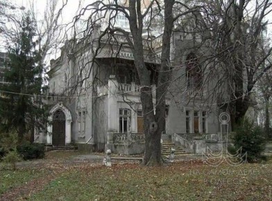 Глава Приморской райадминистрации Марат Королёв радостно анонсировал: бывший санаторий им. Чувырина на Французском бульваре ждёт возрождение и вторая жизнь