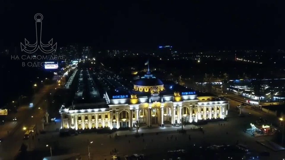 Одесса-мама, мирных снов. — Милочка, вы так часто заходите на мою страницу, шо я не могу понять: вы любовница моего мужа или таки жена моего любовника?