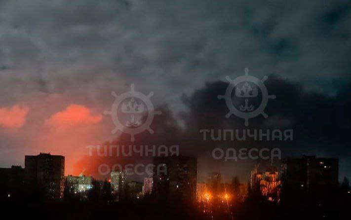 Ещё фото и видео прилётов и пожаров в Одессе Ещё фото и видео прилётов и пожаров в Одессе