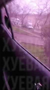 Хроника гражданской войны. Водитель прокатил на капоте людоловов из ТЦК на ул. Черноморского казачества в Одессе