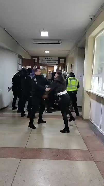 Соучастники. Давно хотели показать, как украинские менты стали неотъемлемой частью насильственной мобилизации