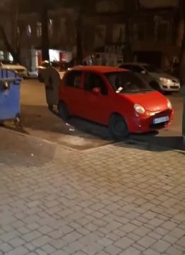 В Одессе мусором наказывают за неправильную парковку
