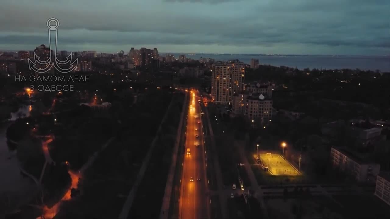 Одесса-мама, мирных снов. — Фима, ты спал с моей женой! Ты мне за это заплатишь!