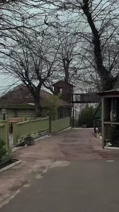 Одесса-мама, мирных снов. — У вас будет минутка поговорить о смысле жизни?