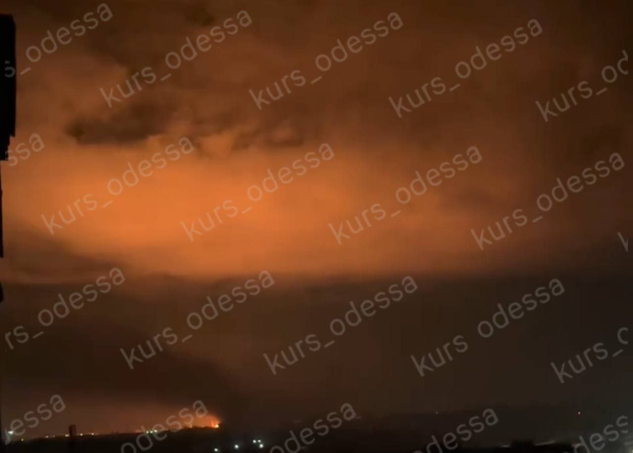 Этой ночью Одесская и Николаевская области ловили прилеты ракет «Калибр», «Оникс», «Кинжал» по объектам энергетической инфраструктуры Этой ночью Одесская и Николаевская области ловили прилеты ракет «Калибр», «Оникс», «Кинжал» по объектам энергетической инфраструктуры