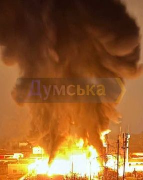 Сильный пожар на одной из подстанции в Одесской области после ночных прилетов