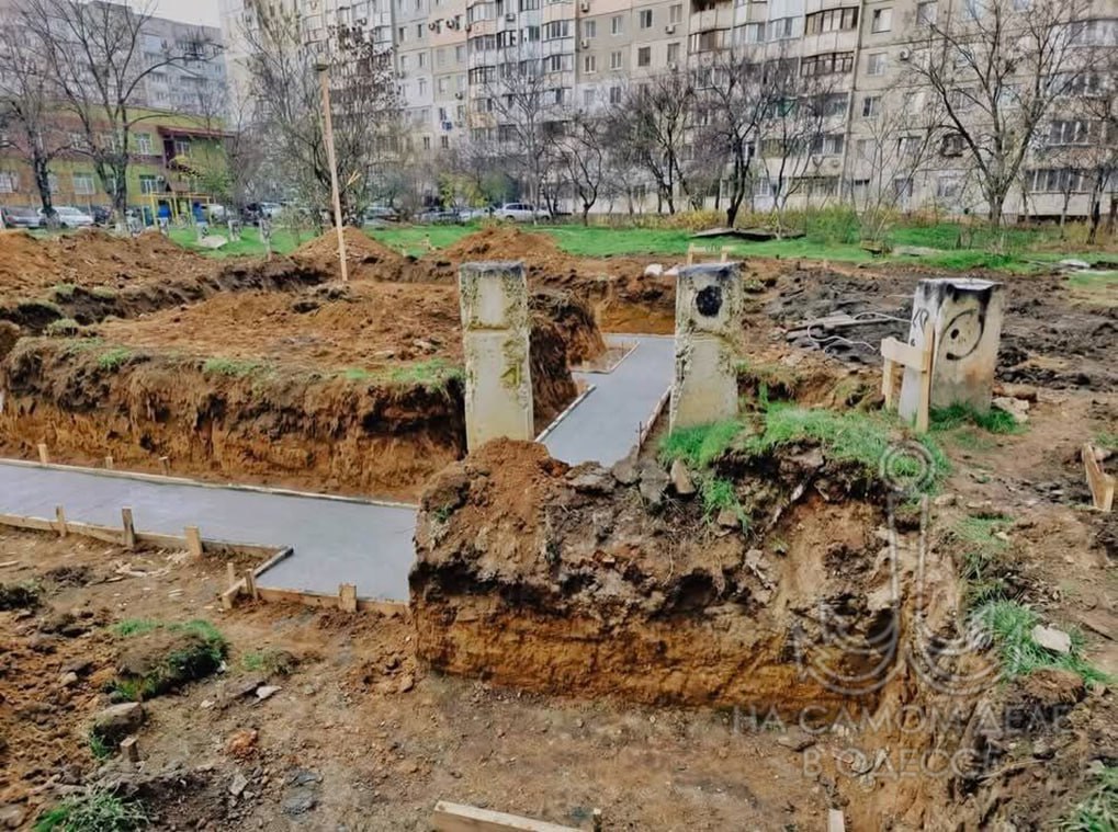 Коммунальщики сообщают, что на ул. Ак. Сахарова в Пересыпьском районе Одессы начато строительство нового бювета Коммунальщики сообщают, что на ул. Ак. Сахарова в Пересыпьском районе Одессы начато строительство нового бювета