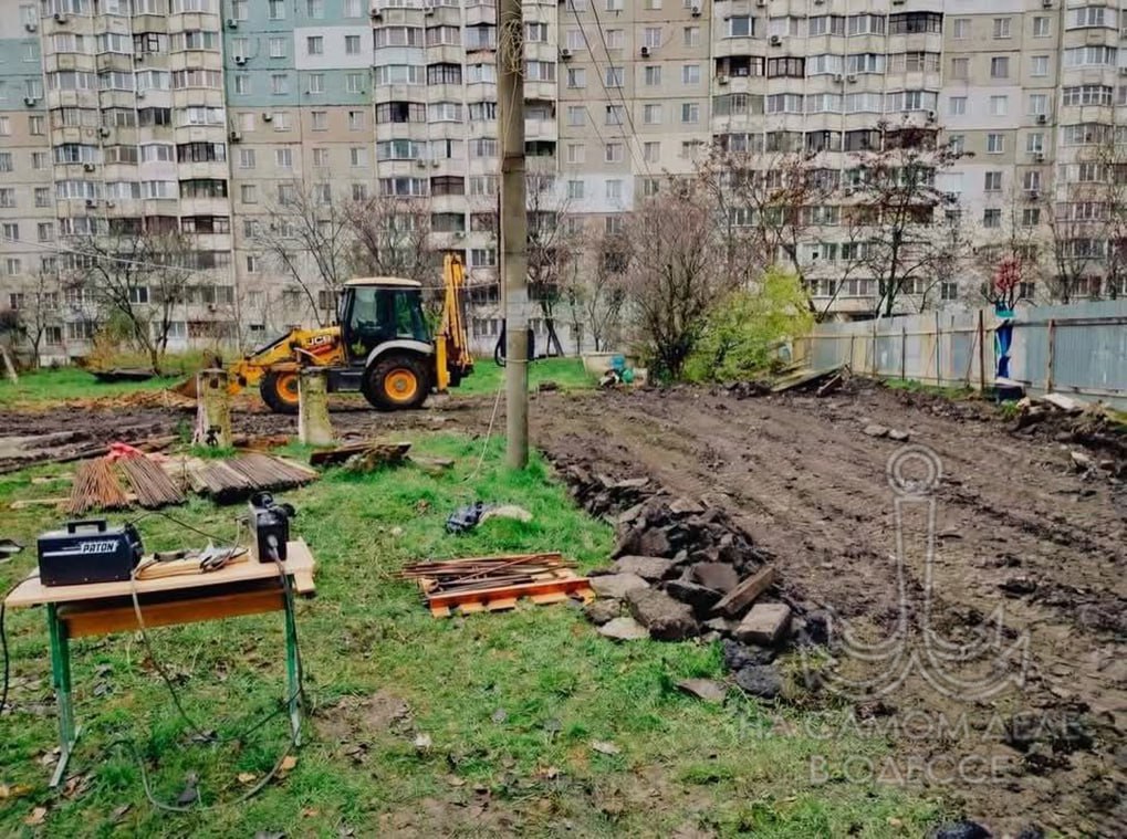 Коммунальщики сообщают, что на ул. Ак. Сахарова в Пересыпьском районе Одессы начато строительство нового бювета Коммунальщики сообщают, что на ул. Ак. Сахарова в Пересыпьском районе Одессы начато строительство нового бювета