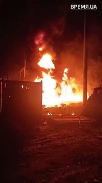Кадры пожара на подстанции в посёлке Котовского в Одессе после ночного налёта дронов