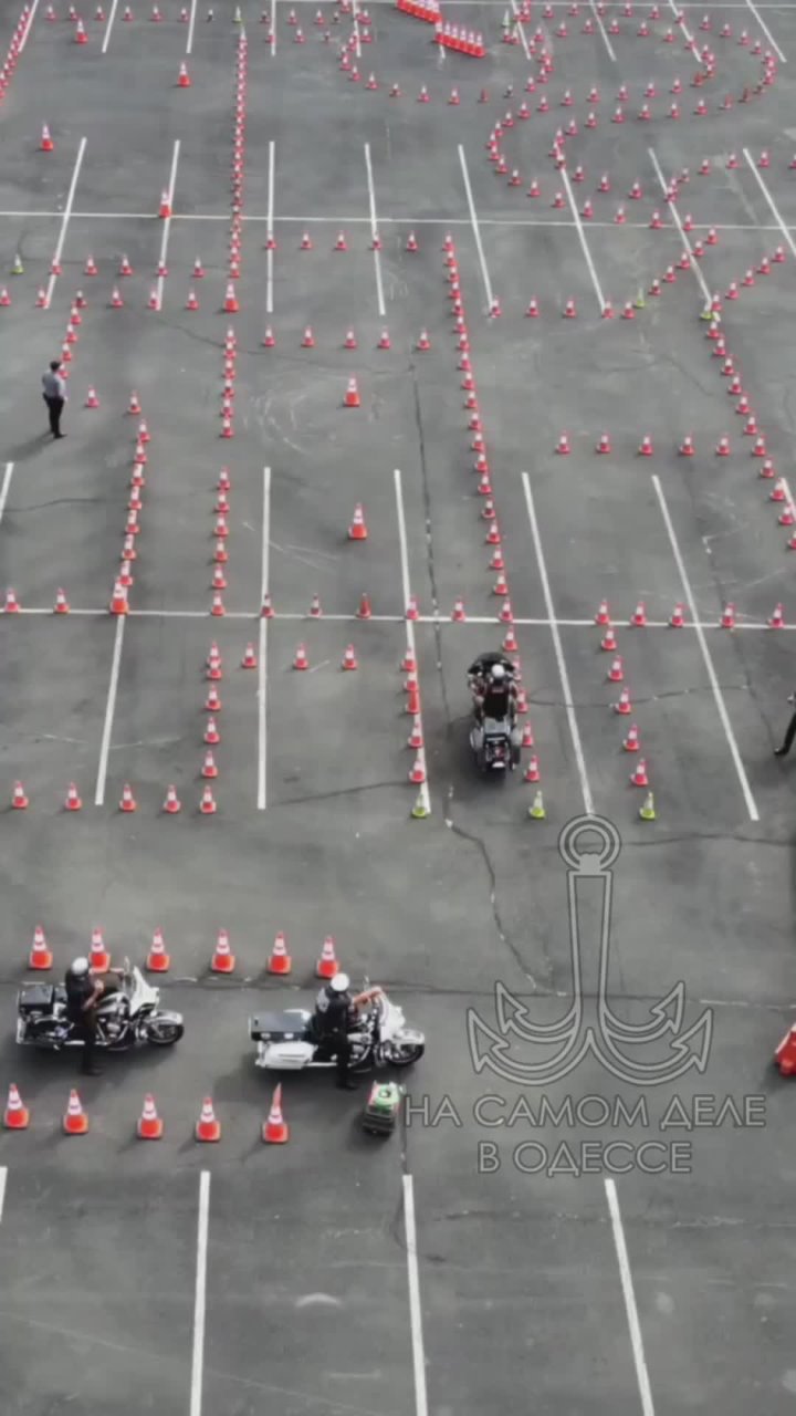 Чудеса на виражах. Вот так в Китае сдают на право вождения мотоцикла