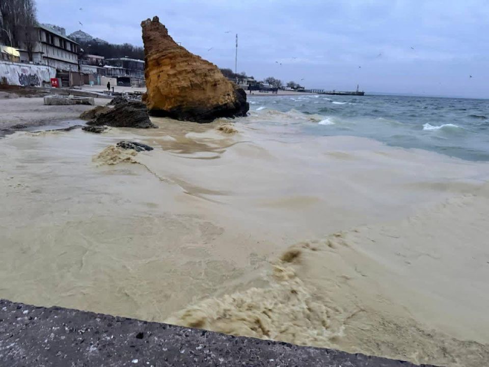 До свидомых не доходит, что все вылитое вследствие украинских ударов по танкерам идет в Одессу