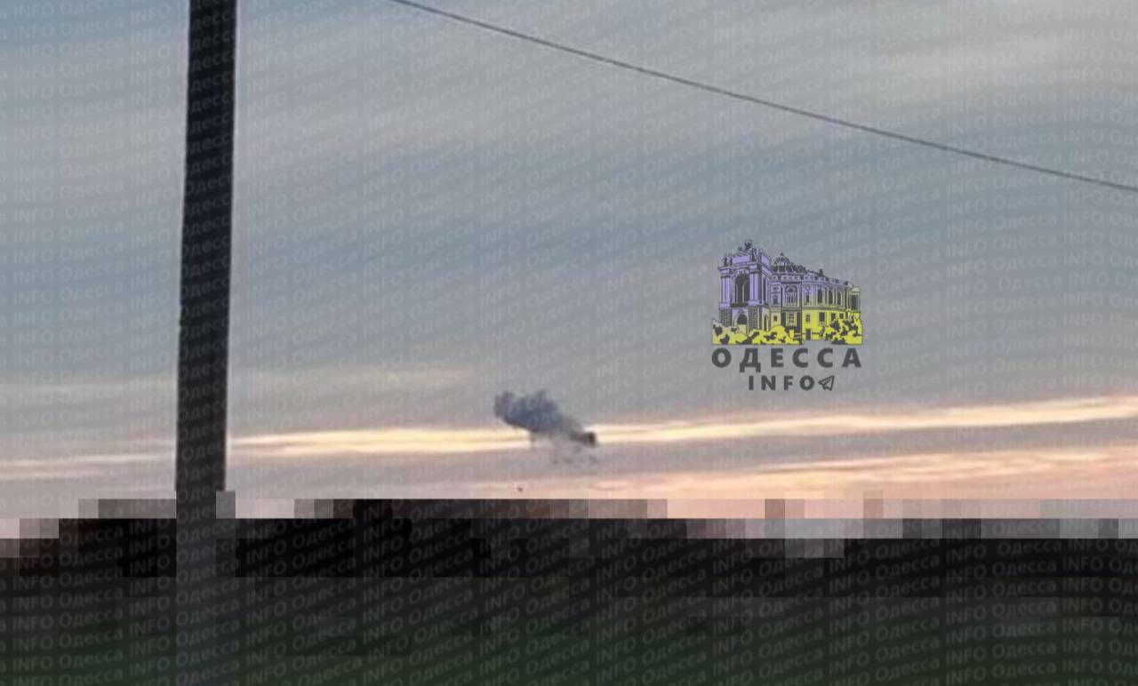 В Одессе взрывы.. В Черниговской области прилетело по объектам энергетики, без света осталась «значительная часть» потребителей