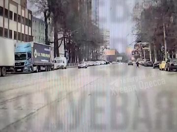 На Прохоровской ребенок вышел на дорогу и сел прямо на проезжей части перед машиной