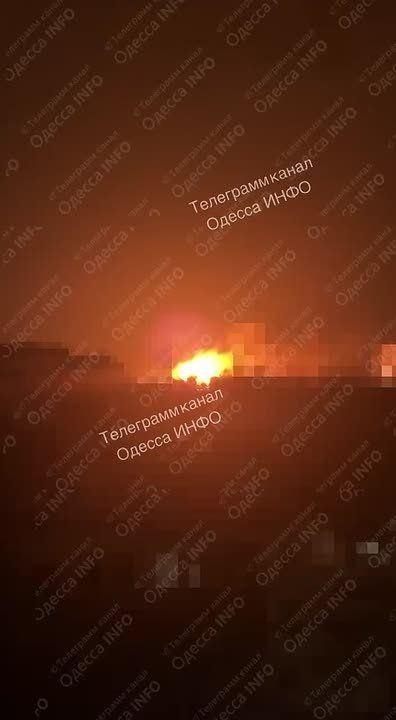 Кадры ночных прилётов по Одессе