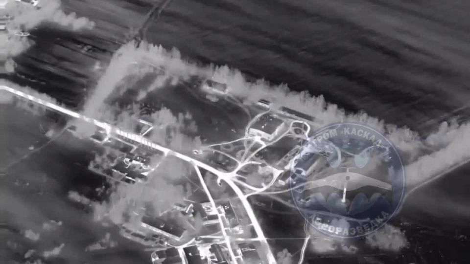 Дополнительные кадры поражения ангаров в Сумской области, где собирались БПЛА и судя по всему осуществлялись пуски