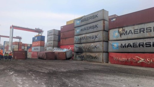 Два майора: Одесская область. Порт Черноморска (Ильичевска) атаковала баллистическая ракета, когда там находилось торговое судно под флагом Мальты, сообщает вице-премьер Украины Кулеба