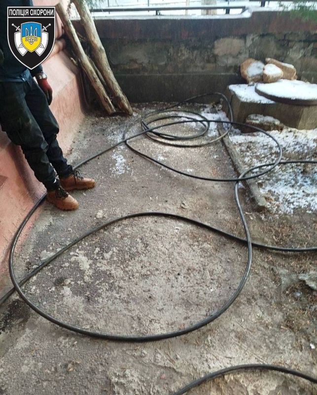 В Одессе задержали мужика, воровавшего высоковольтные кабели